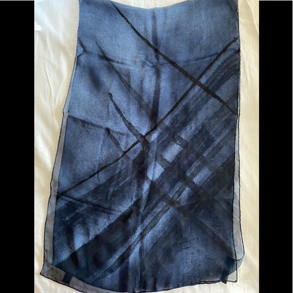 Authentic Burberry silk scarf - Picture 2 of 6